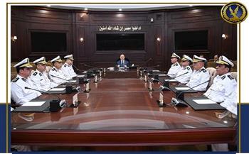 وزير الداخلية يعقد اجتماعًا بالقيادات لاستعراض الخطط الأمنية 