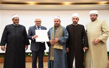محافظ بورسعيد يكرم 80 من أئمة المساجد والدعاة ببورسعيد تقديرًا لجهودهم