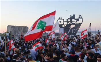 لبنان.. حالات اختناق بصفوف المحتجين أمام مقر الحكومة جرّاء الغاز المسيل للدموع