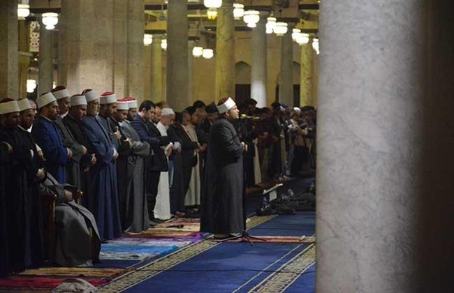 مع مشارف نهاية رمضان.. الجامع الأزهر يكتظ بجموع المصلين