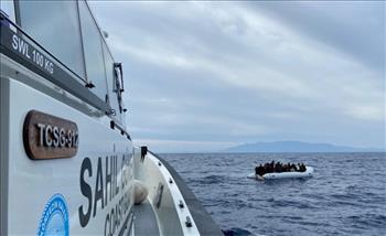 خفر السواحل التركية ينقذ 64 مهاجرا قبالة سواحل إزمير 