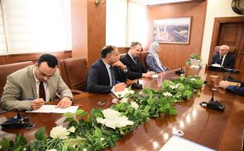 محافظ بورسعيد يناقش الخطوات التنفيذية للبدء في إعداد التقرير الطوعي مع وفد «التخطيط»