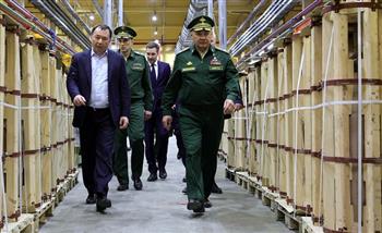 وزير الدفاع الروسي يجري جولة تفقدية على منشآت أنظمة «الحرب الإلكترونية»