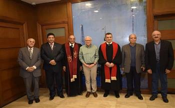 محافظ بورسعيد يستقبل وفدًا من الكنيسة الإنجيلية  للتهنئة بعيد الفطر