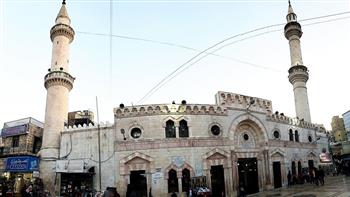 المسجد الحسيني بوسط الأردن يتلألأ بروحانيات شهر رمضان الكريم