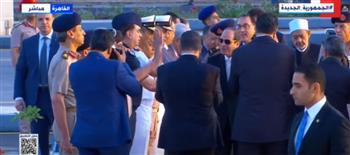 لحظة وصول الرئيس السيسي لأداء شعائر صلاة عيد الفطر بمسجد المشير طنطاوي (فيديو)