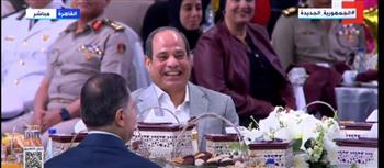 الرئيس عبد الفتاح السيسي يشاهد فيلما تسجيليا عن العيدية في مصر (فيديو)