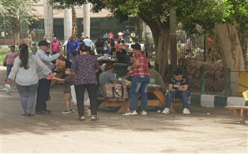 توافد المواطنين على حديقة حيوان الجيزة لقضاء إجازة عيد الفطر