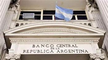 البنك المركزي الأرجنتيني: رفع سعر الفائدة القياسي لأكثر من المتوقع 