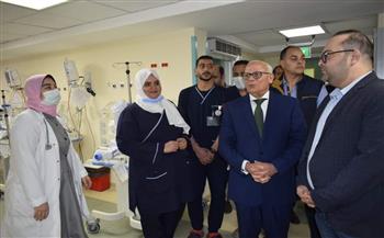 محافظ بورسعيد يزور عددًا من المستشفيات ويقدم التهنئة بمناسبة عيد الفطر المبارك