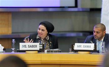 أميرة صابر عضو التنسيقية تدير جلسة مبادرة شباب البرلمانيين العالمية بواشنطن