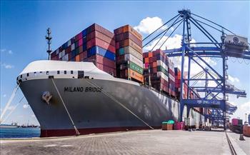 ميناء دمياط يتداول 38 سفينة حاويات وبضائع عامة