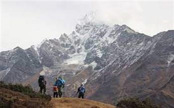 السماح لعدد قياسي من المتسلقين بتسلق جبل تشومولانجما من الجانب الجنوبي 