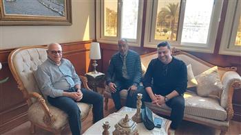 محافظ بورسعيد يستقبل نجمي المصري السابقين طلعت الصيفي وعمرو الدسوقي  