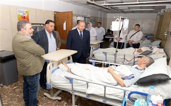 جولة مفاجئة لرئيس جامعة المنصورة لتفقد سير العمل بالمستشفيات