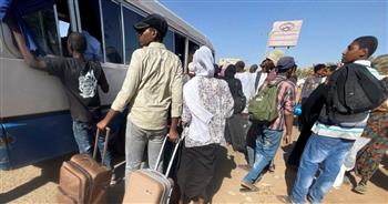 «الجارديان»: استمرار جهود إجلاء الرعايا الأجانب من السودان على الرغم من اتفاق وقف إطلاق النار 