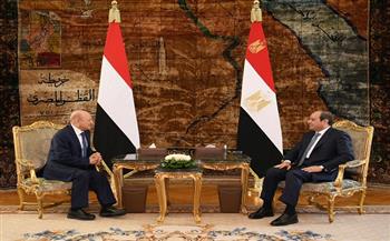 الرئيس السيسي يؤكد موقف مصر الثابت إزاء دعم وحدة وسيادة الدولة اليمنية 