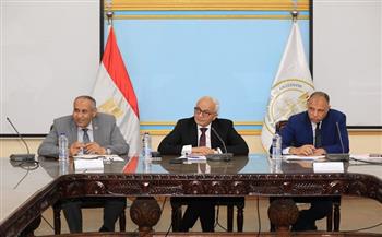 وزير التربية والتعليم يجتمع مع رؤساء ووكلاء لجان النظام والمراقبة على مستوى الجمهورية