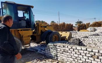 المنيا: رصد 11 حالة تعدٍ بالبناء المخالف على الأراضي الزراعية و7 مخالفات تموينية