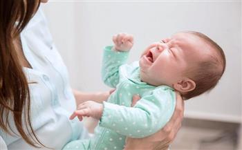 8 أخطاء تسبب المغص لرضيعك وتزيد من الآم المعدة.. تجنبيها