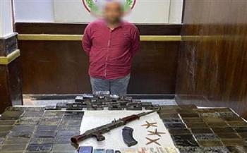 ضبط عنصر إجرامي مسلح بالقاهرة بحوزته 12 كجم من مخدر الحشيش