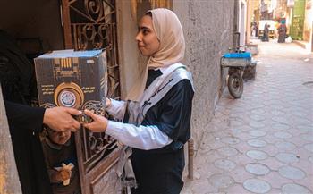 طلاب من أجل مصر بجامعة أسيوط توزع «كراتين رمضانية» على الأسر
