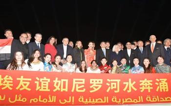 وزيرة الثقافة ونظيرها الصيني يشهدان حفلة الموسيقى بالصوت والضوء بمنطقة الأهرامات