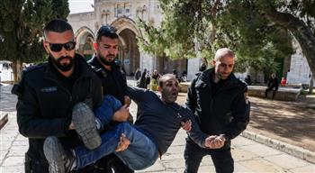 لجنة فلسطين النيابية تدين اقتحام الأقصى واعتقال المعتكفين فيه 