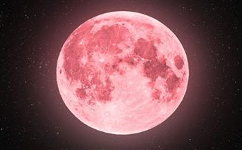 القمر الوردي .. بدر شهر رمضان يزين السماء طوال الليل