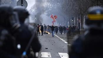 الشرطة الفرنسية: إصابة 77 شرطيا خلال احتجاجات اليوم في باريس