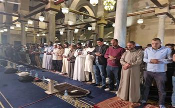 الجامع الأزهر يؤدي صلاة العشاء والتراويح بروايات القرآن في حضور ‏آلاف المصلين‏