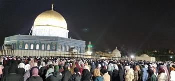 أكثر من 140 ألف مصل أدوا صلاة العشاء والتراويح في المسجد الأقصى