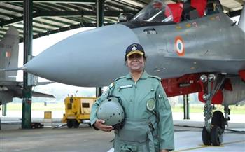 رئيسة الهند تحلق على متن مقاتلة «سو-30 م ك ي»