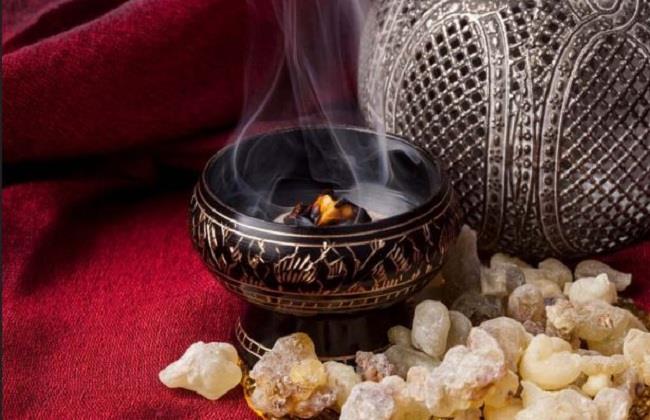 ما حكم استخدام البخور والمُعطرات في نهار رمضان؟.. «الأزهر للفتوى» يجيب