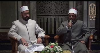 ملتقى الظهر بالأزهر: تنوع العبادات تخفيف من الله لعباده 