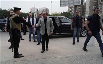 الرئيس السيسي يفاجئ قسم شرطة مدينة نصر أول بالزيارة