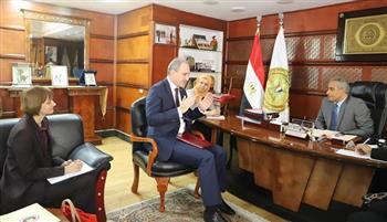 وزير القوى العاملة يبحث مع سفير بيلاروسيا في القاهرة سبل تعزيز التعاون
