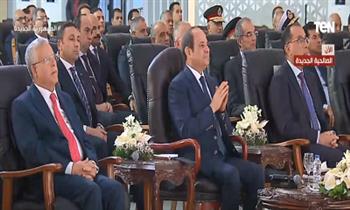 الرئيس السيسي يشهد عرضًا للمصانع المشاركة في مبادرة «ابدأ»| فيديو