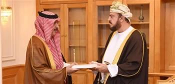 سلطان عمان يتلقى رسالة خطية من خادم الحرمين الشريفين 