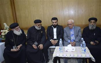محافظ بورسعيد يقدم العزاء في وفاة راعي كنيسة مارمينا العجايبي بحي المناخ