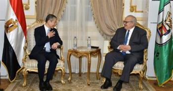 رئيس جامعة القاهرة يلتقي السفير الصيني لبحث تعزيز التعاون المشترك
