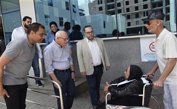 محافظ بورسعيد يتفقد سير العمل بمستشفى السلام الدولي