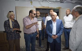 محافظ بورسعيد يتفقد سير العمل بمستشفي شفا للأورام