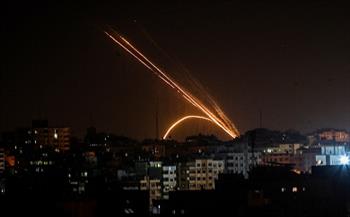 إسرائيل تجلي أكثر من 12 ألف مستوطن عن غلاف غزة.. وسقوط صاروخ بساحة للسيارات في نتيفوت