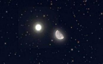 الأربعاء..اقتران ثلاثي بديع للقمر مع أكبر وأصغر كواكب المجموعة الشمسية