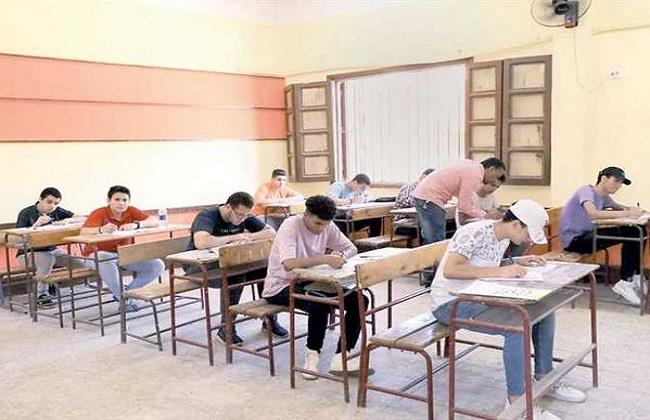 امتحانات النقل.. «أمهات مصر»: صعوبة فيزياء ثانية ثانوي القاهرة وسهولة الأحياء بالجيزة