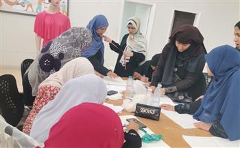لتمكين المرأة اقتصاديا ..بدء دورة تدريبية على مهنة التفصيل والخياطة لفتيات الأقصر 