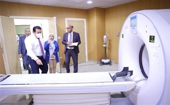 وزير الصحة يتفقد مستشفى 15 مايو النموذجي ويشيد بالتزام العاملين