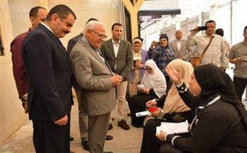 محافظ بورسعيد يتفقد سير العمل بجهاز حماية المستهلك و مركز الخدمات البريدية