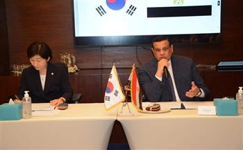 وزير التنمية المحلية يبحث مع وزيرة البيئة الكورية مجالات التعاون المشترك